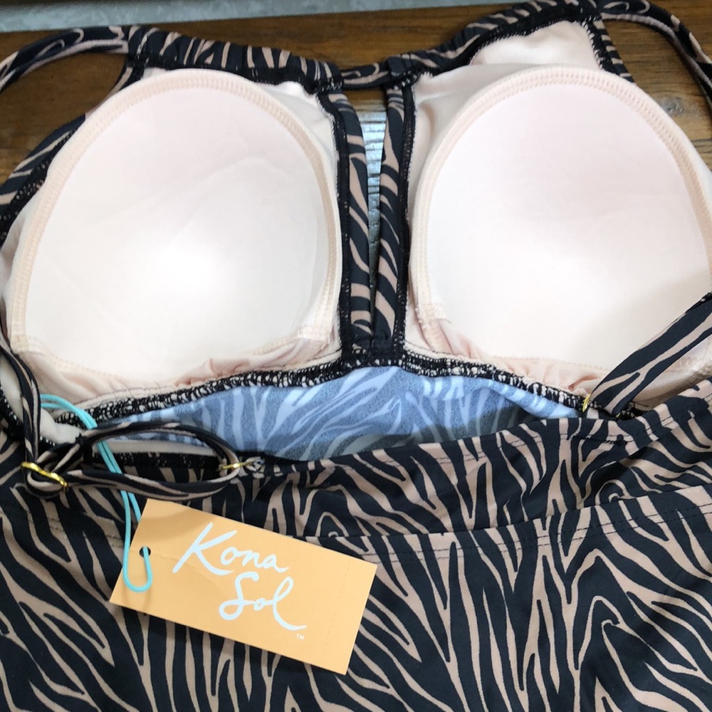 New Women’s Tankini top. Size M (8-10). Black and brown. Adjustable straps. - Picture 10 of 12